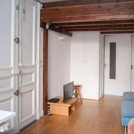 Beautiful Studio Near The Eiffel Tower Apartment